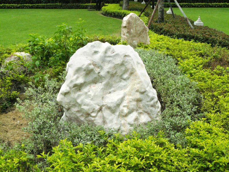 spade rocks and boulders